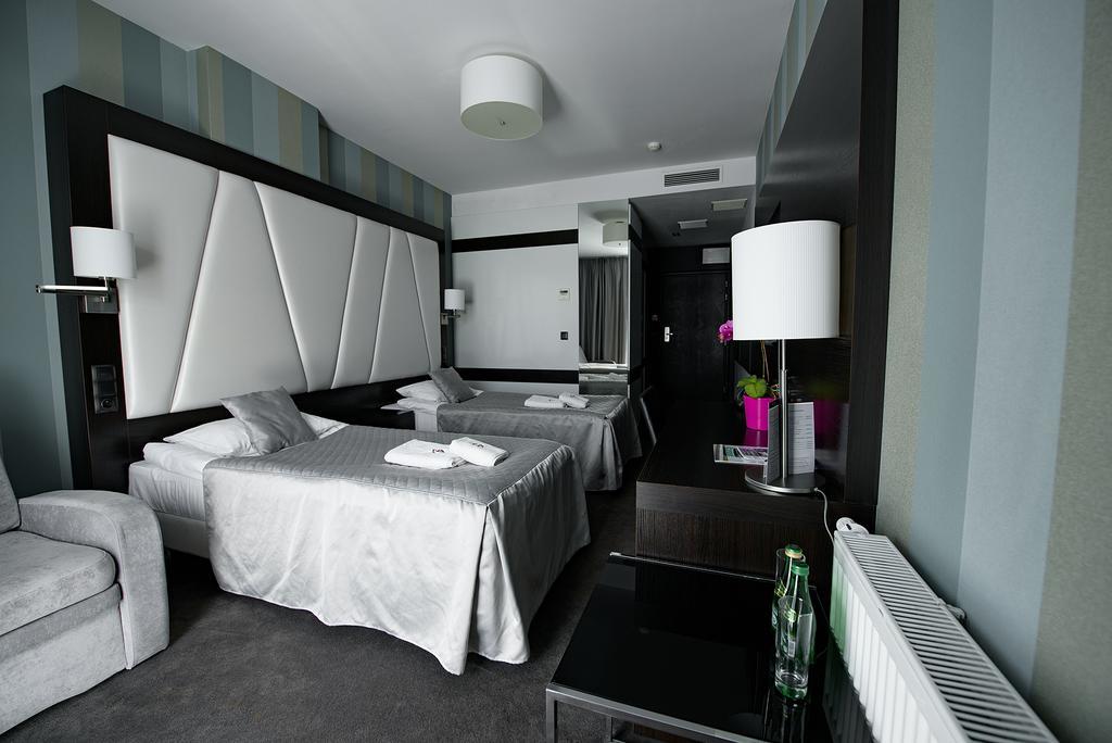Hotel Grafit Kostomloty Pierwsze Exterior foto