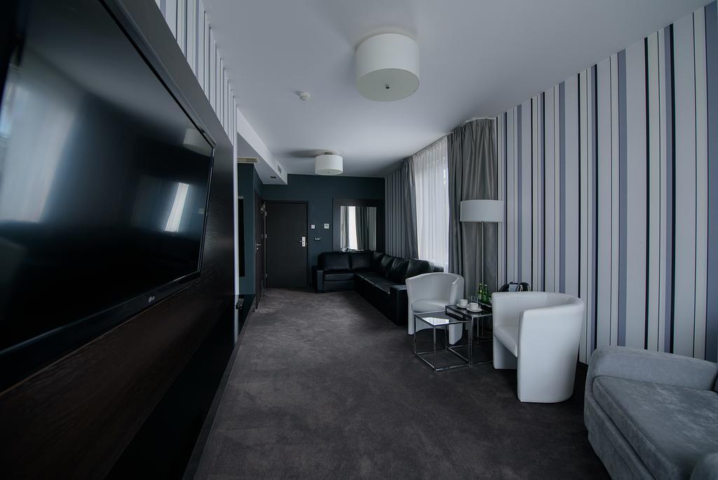 Hotel Grafit Kostomloty Pierwsze Exterior foto